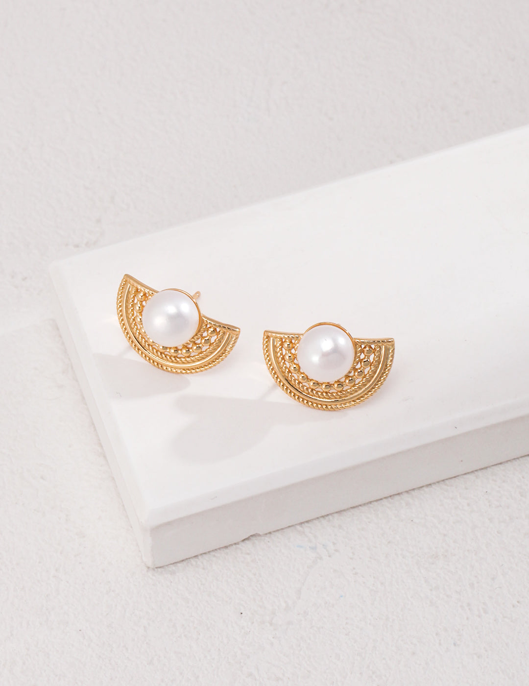 Fan-shaped Pearl Earrings